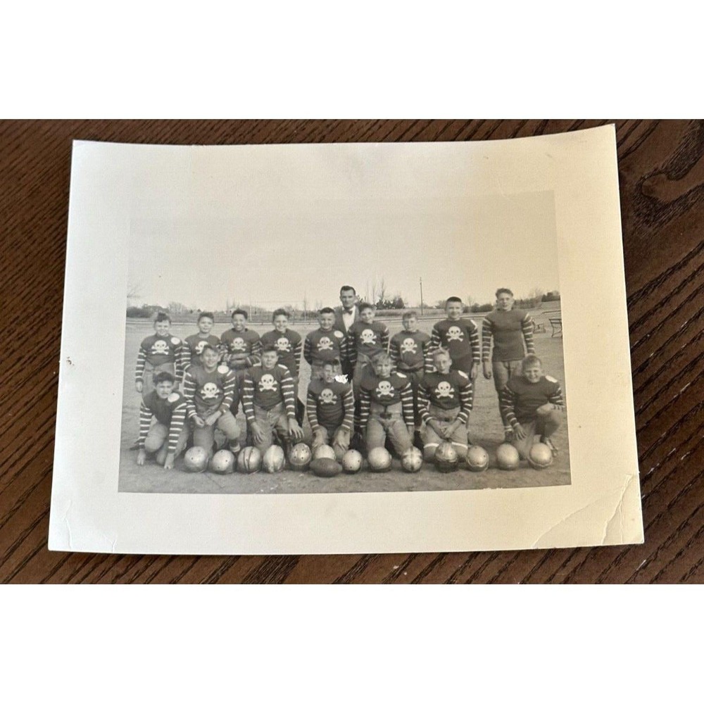 1949 Young American League Denver Co Pirates Skull Youth Football Team Photo 9x7